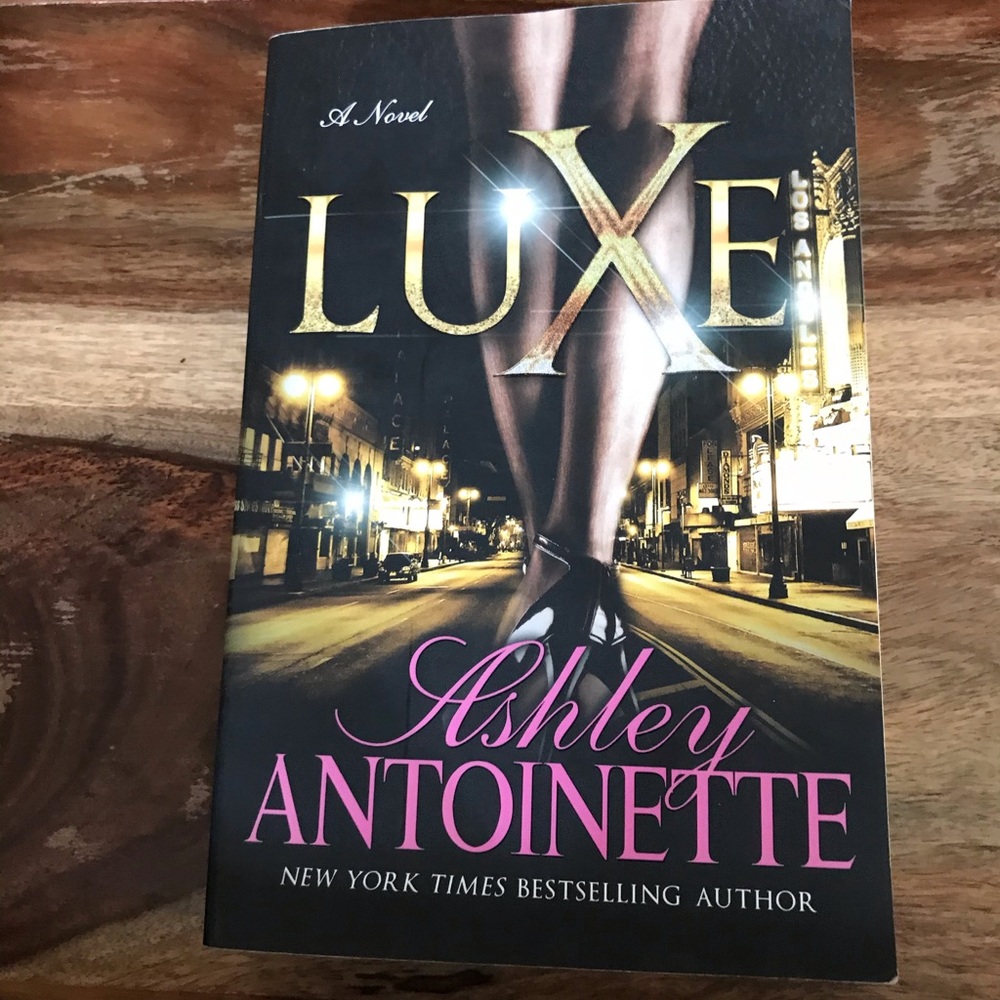A Novel Luxe (Paperback)